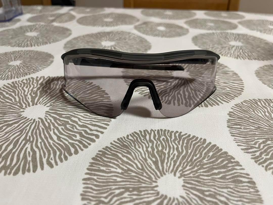 ラファ レイス グラス 調光 視線の先を鋭くクリアに捉える